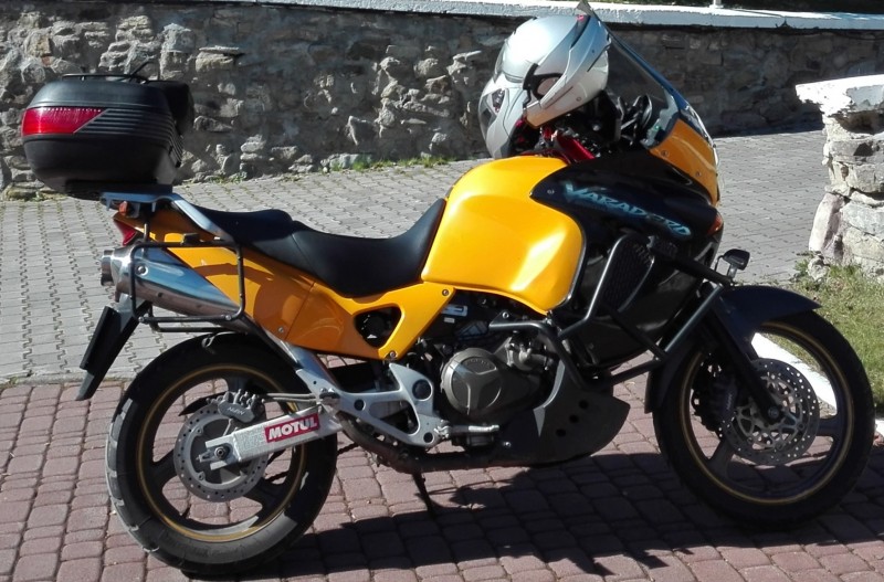 Motocicleta HONDA - 1999 - 79500 km, 96 Cp - Botosani