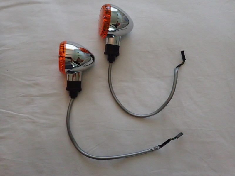 2 x Lampi de Semnalizare (LAMP-ASSY-SIGNAL, FR, LH si RH)