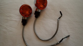 2 x Lampi de Semnalizare (LAMP-ASSY-SIGNAL, FR, LH si RH)
